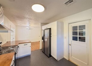 Building Photo - 10416 Ridgeview Dr