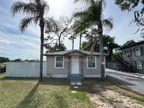 Building Photo - 205 Fern Dr