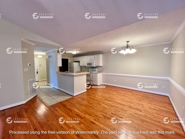 Building Photo - Freshly Painted 2 Bed 2 Bath Condo