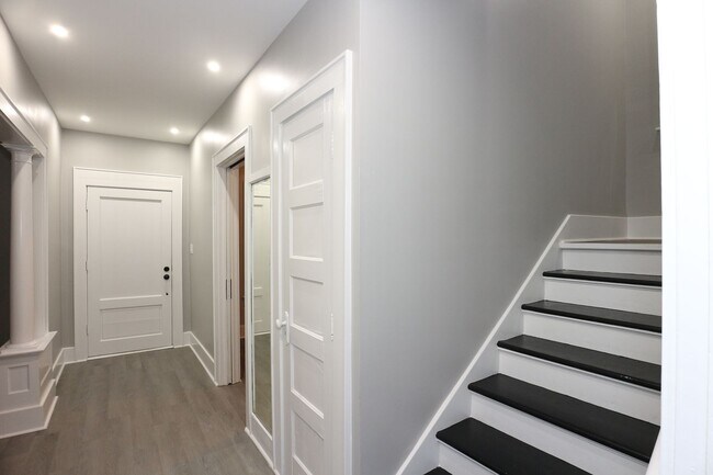 Foto del edificio - Large Frankfort Home!