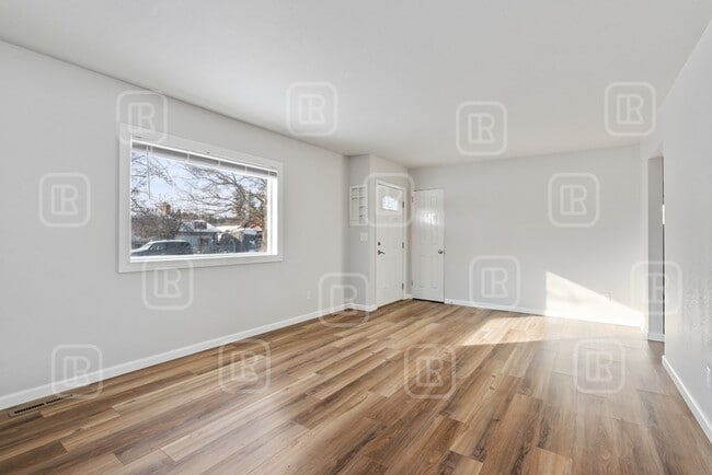 Building Photo - 6523 E 9th Ave