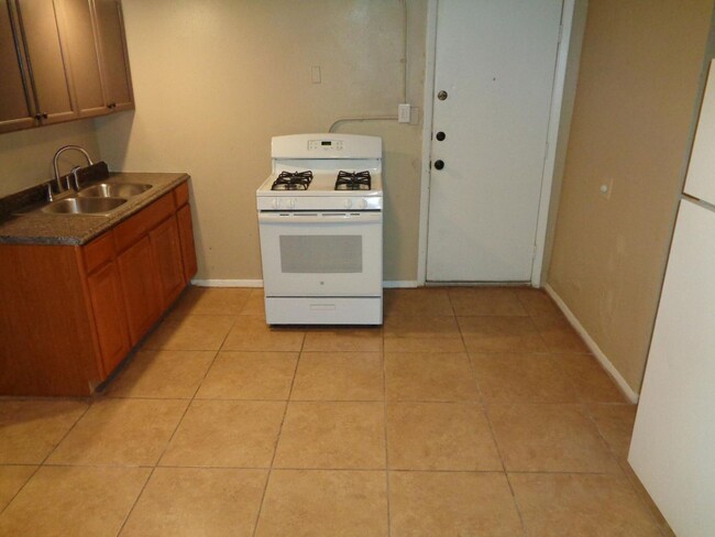 Building Photo - 1309 E Rio Grande Ave