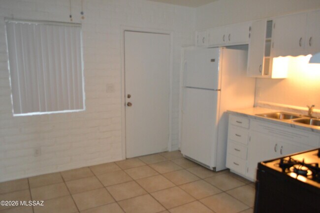 Foto del edificio - 5739 E 26th St