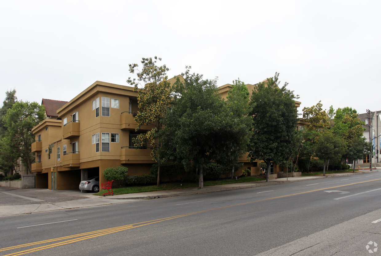 Primary Photo - Burbank Apartments