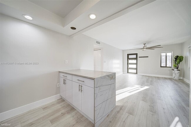 Building Photo - 3 br, 2 bath House - 1721 SW 11th Ter # 2