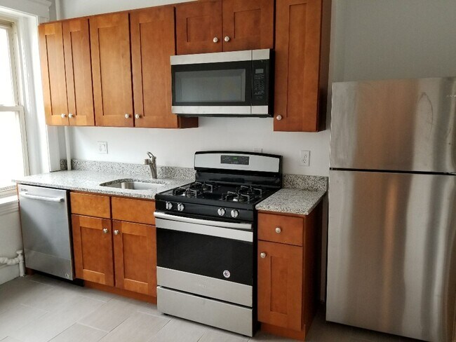 Foto del edificio - REALLY NICE BROOKLINE 4 BED 2 BATH!!!!!