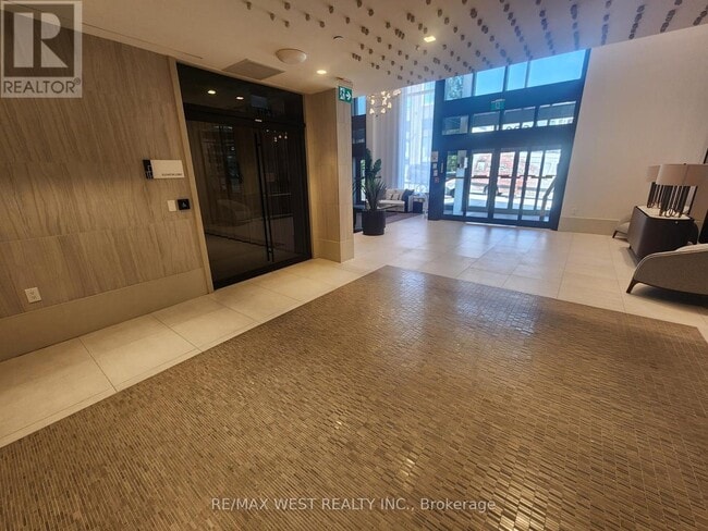 Building Photo - 2020-2020 Bathurst St