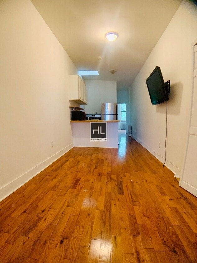 Building Photo - 2 BR 2 BA in Prime Bushwick