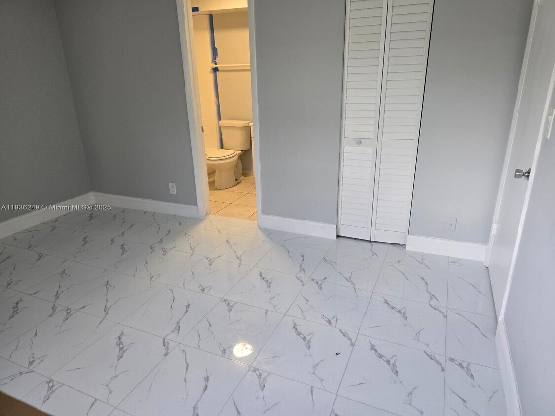 Foto del edificio - 8040 N Colony Cir