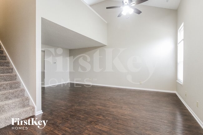 Foto del edificio - 8145 Maple Stream Ln