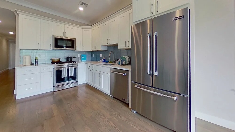 Foto principal - 134 Chelsea St