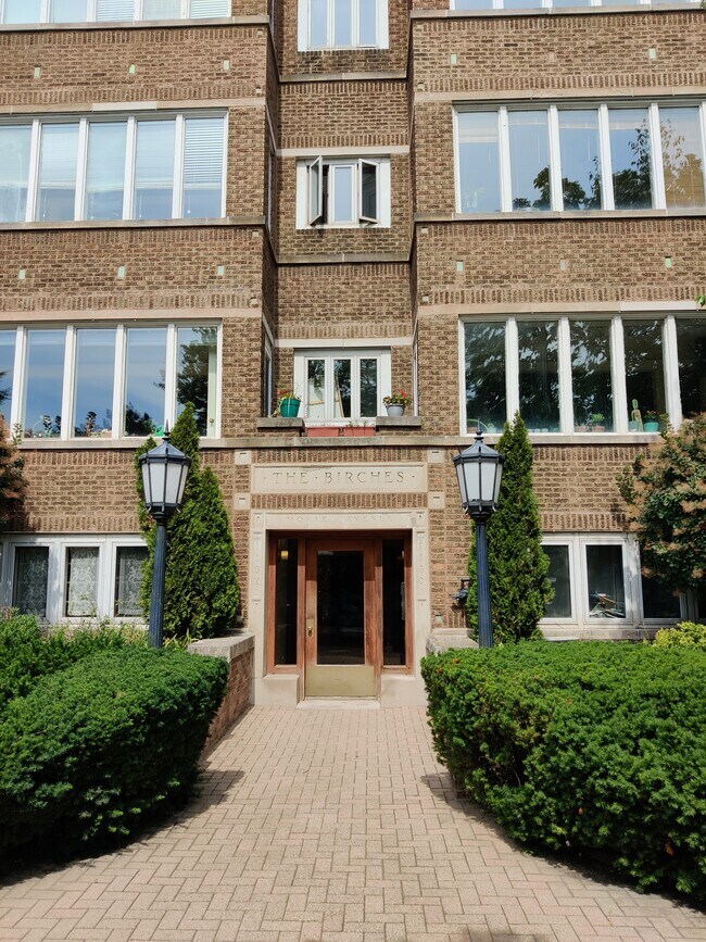 Building Photo - 1130 W Morse Ave