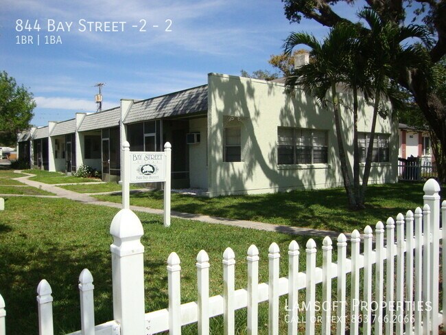 Foto del edificio - 844 Bay St