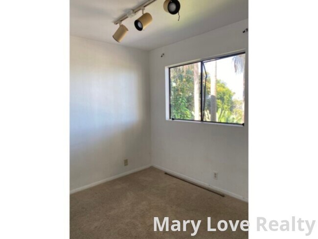 Foto del edificio - Unfurnished 1 Bedroom 1 Bath Apartment at ...