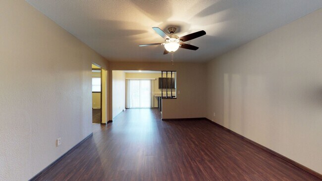 Foto del edificio - 340-344 W. Jewell, Russell