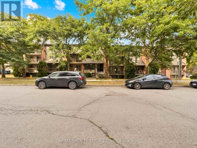 Photo du bâtiment - 30 Hickory St E