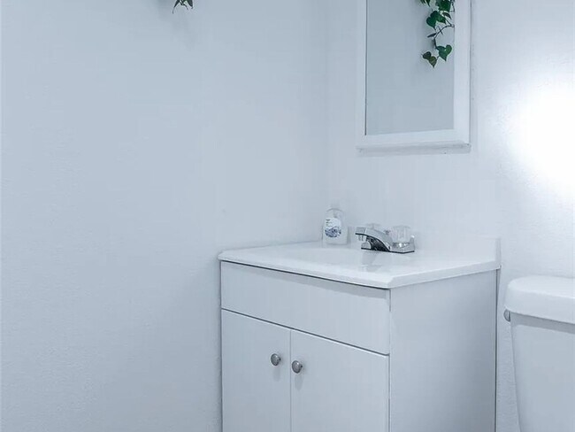 Foto del edificio - Basement unit near Denver