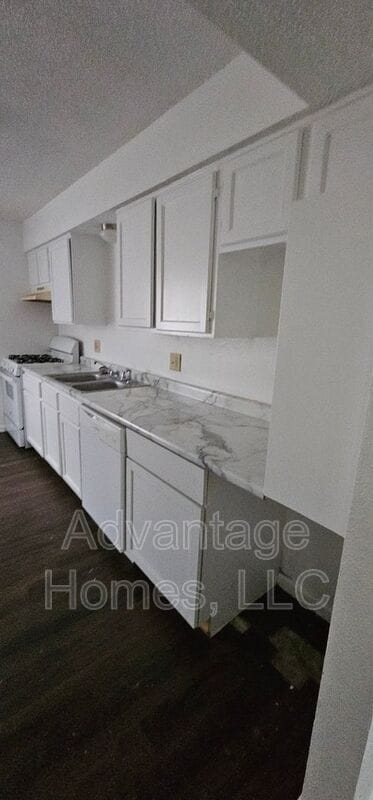 Building Photo - 726 N 70th St