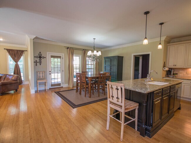 Building Photo - Luxury Living in Canebrake – Spacious, Stylish & Perfectly Located!