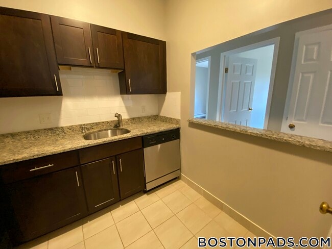 Building Photo - 757 Highland Ave