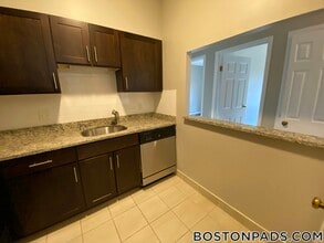 Building Photo - 757 Highland Ave
