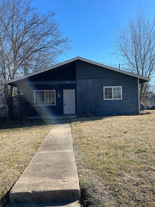 Primary Photo - 1547 S Knoxville Ave