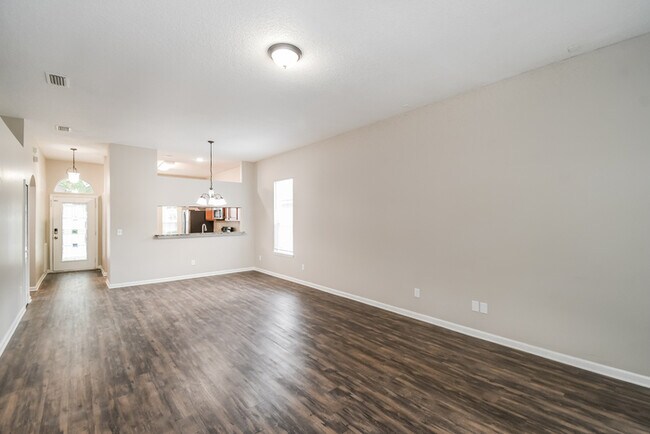 Foto del edificio - 10884 Campus Heights Ln