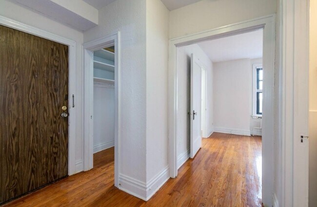 Foto del edificio - 5616 Pershing Ave