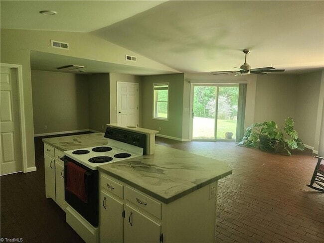 Foto del edificio - 59 Pear Tree Ln