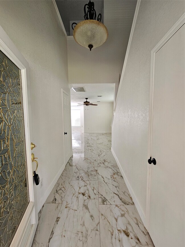 Foto del edificio - 9207 Dairy View Ln