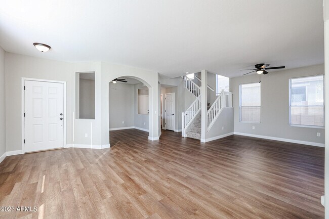 Building Photo - 13441 W Rose Ln