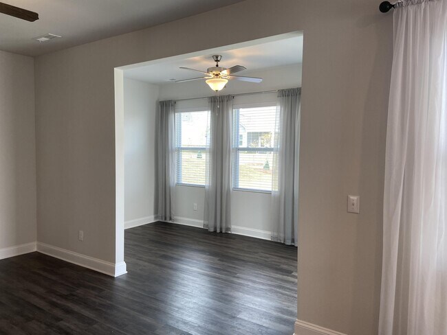 Foto del edificio - 4631 Grove Manor Dr