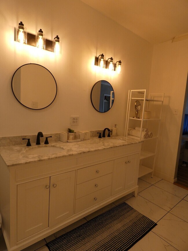 Foto del edificio - 3780 Tanglewilde St
