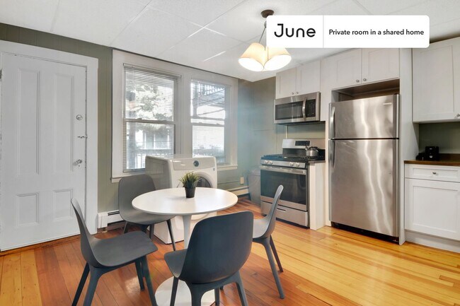 Foto del edificio - Room in Shared 4 bed/1 bath home in Polish Triangle