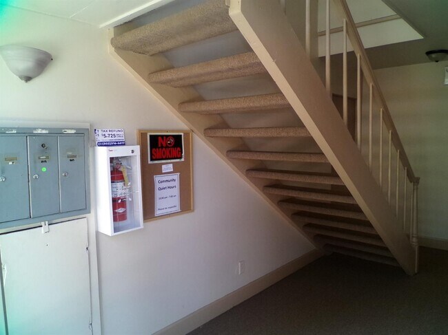 Foto del edificio - 803 Forest Hill Dr