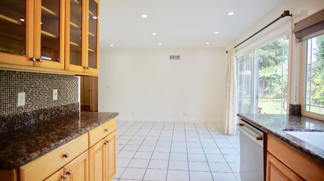 Building Photo - 6658 Catamaran St