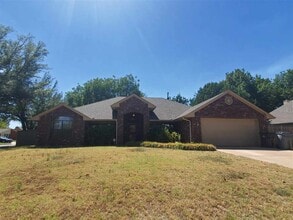 Building Photo - 2802 NE Scottsdale Cir