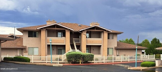 Building Photo - 985 E Mingus Ave
