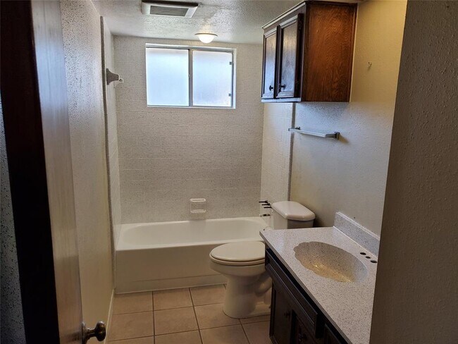 Foto del edificio - 7323 Log Hollow Dr