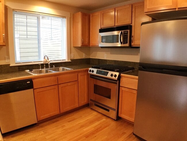 Greenlake Area Townhouse - Greenlake Area Townhouse