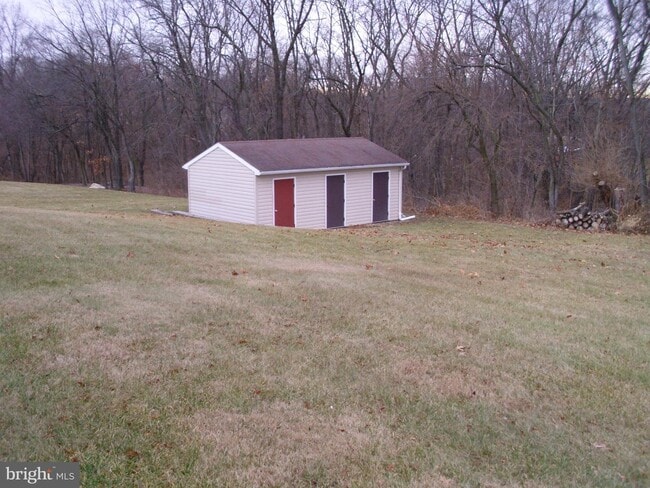 storage units - 691 Center Dr