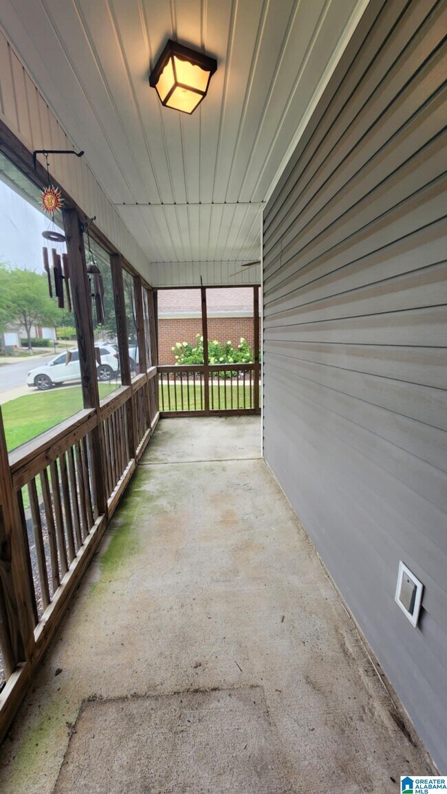 Foto del edificio - 299 High Ridge Dr