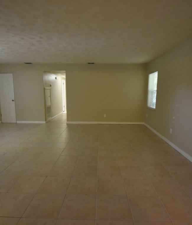 Building Photo - 1304 Viburnum Ln