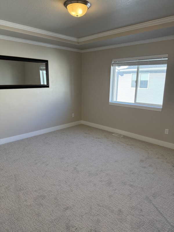 Building Photo - 1567 N 400 W