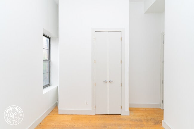 Building Photo - 892 Myrtle Ave