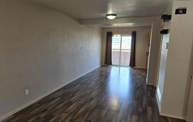 Building Photo - 1011 N River Rock Dr