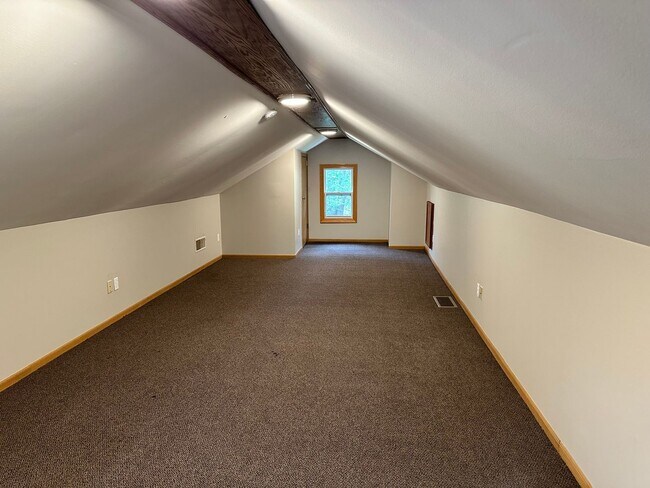 Foto del edificio - 2 bedroom house with a HUGE loft in Ellet