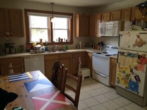 Building Photo - 625 Elmwood St