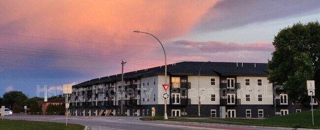 Foto del edificio - 2575 N Cedar Ave