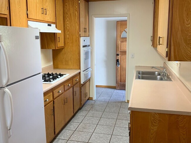 Foto del edificio - 3 Bedroom Goleta Home